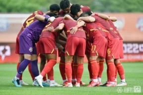 KAIYUN体育平台手机端-包含三湘暴熊队对阵东海雪豹队，足球总决赛读秒绝平，门将神扑救主——新人首发惊艳的词条